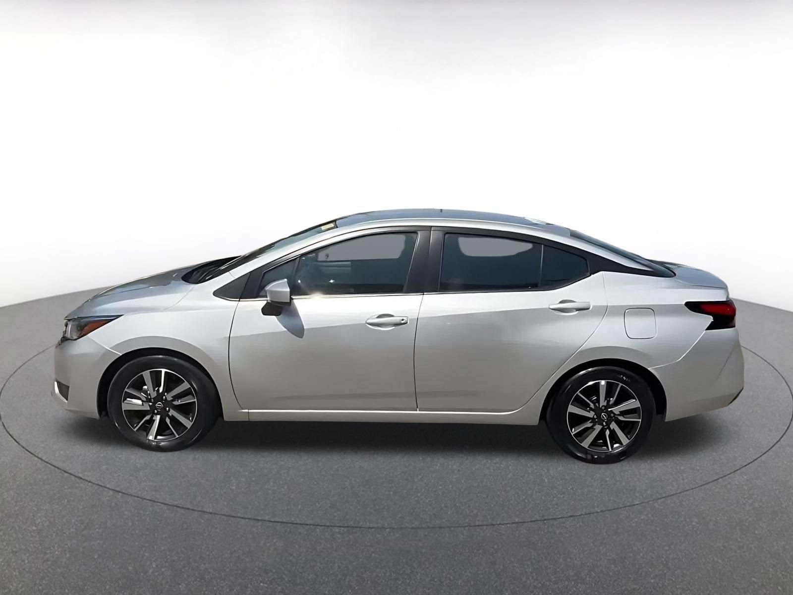 Used 2025 Nissan Versa SV FWD image 9
