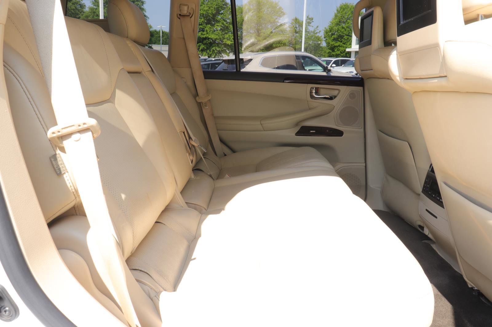 Used 2013 Lexus LX 570 4WD w/ Luxury Pkg image 23