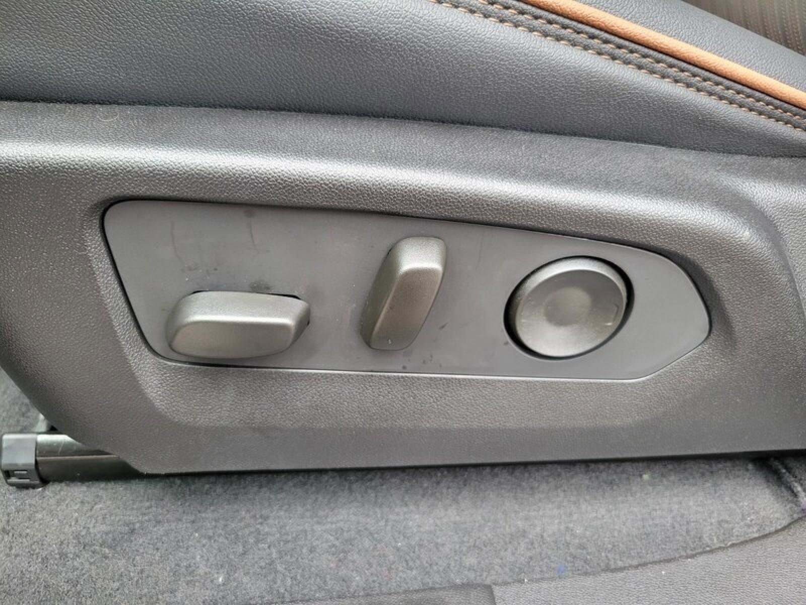 New 2026 GMC Canyon AT4 w/ AT4 Premium Package image 17