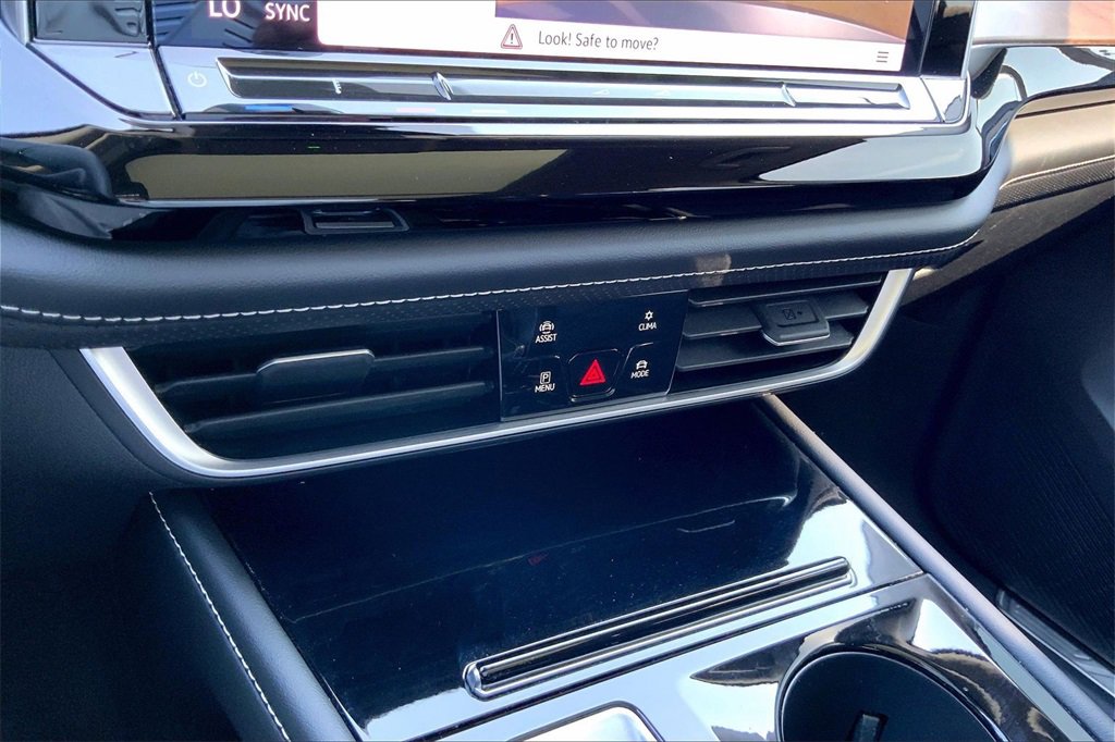 Used 2024 Volkswagen Atlas SE image 31