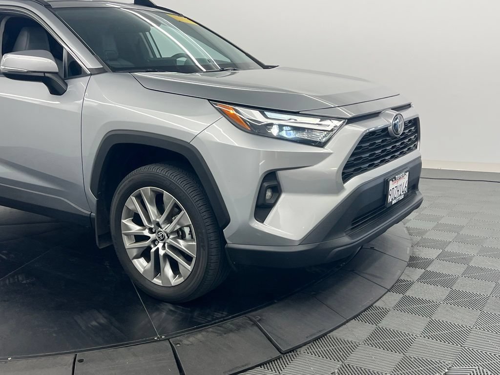 Used 2022 Toyota RAV4 XLE Premium FWD image 5