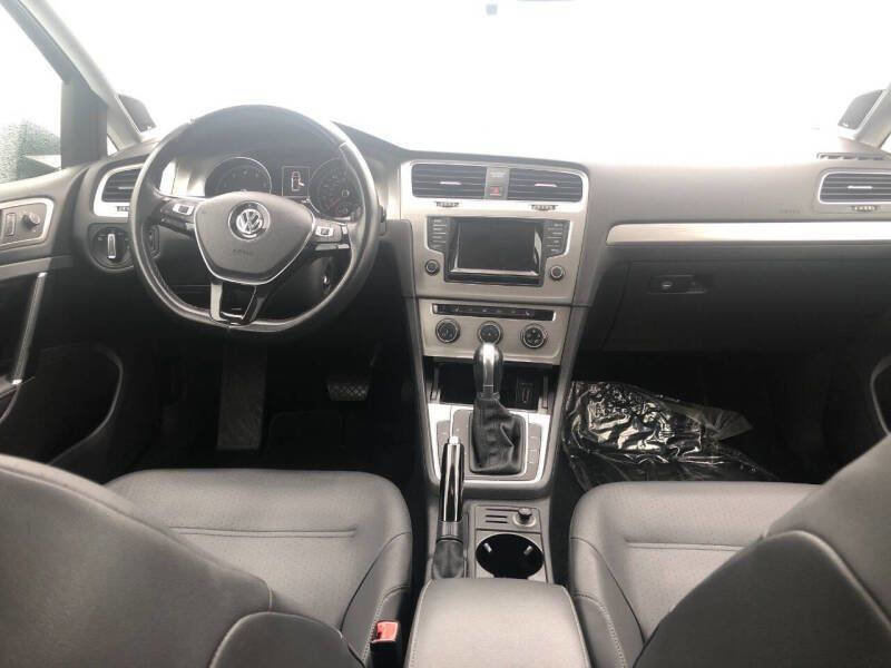 Used 2015 Volkswagen Golf SE image 3