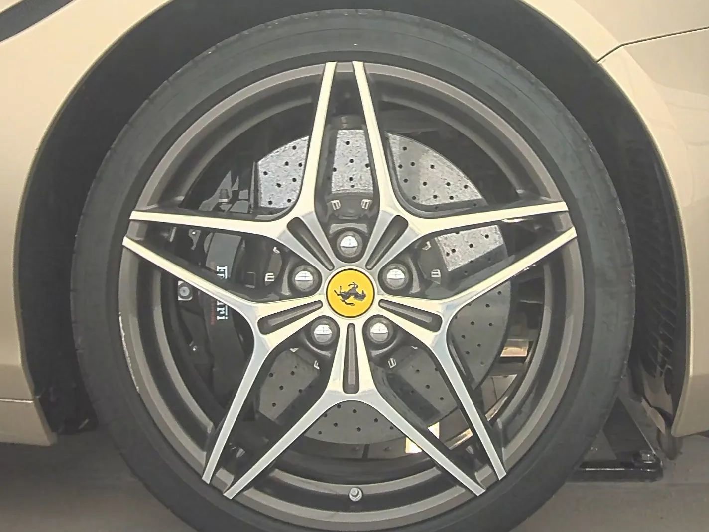 Used 2018 Ferrari California T image 10