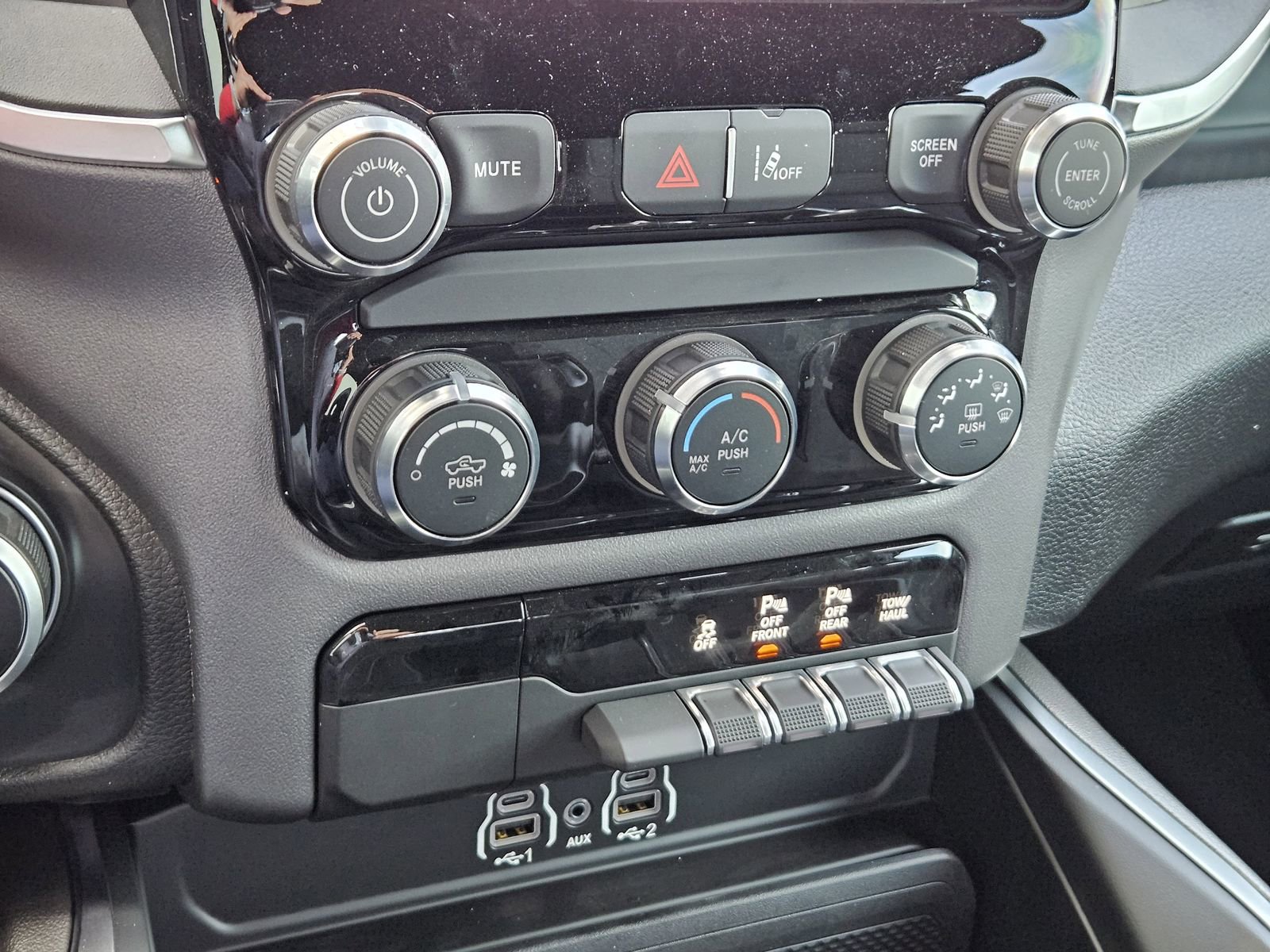Used 2026 RAM 1500 Express AWD/4WD image 21