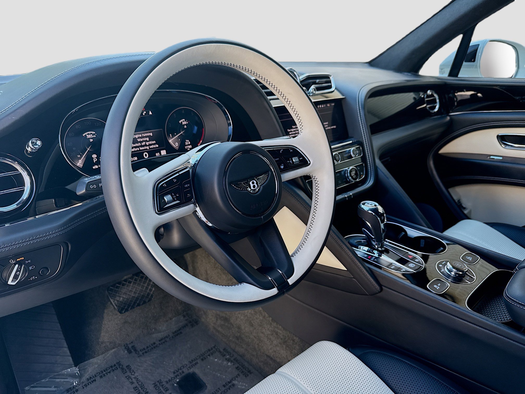 Used 2023 Bentley Bentayga AWD/4WD image 7