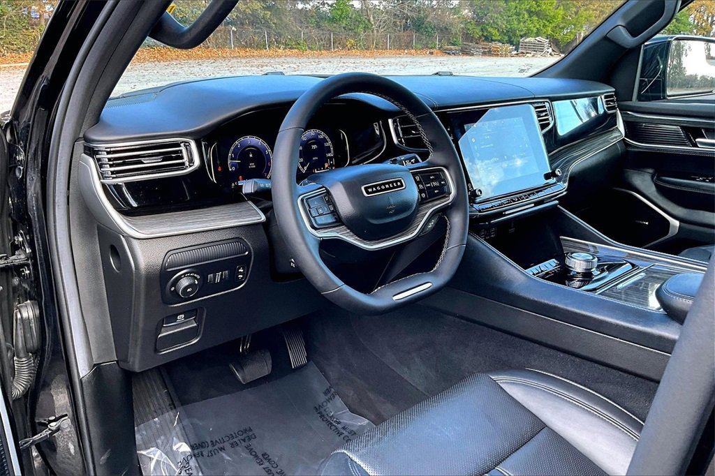 Used 2022 Jeep Wagoneer Series III w/ Flexible Seating Group image 15