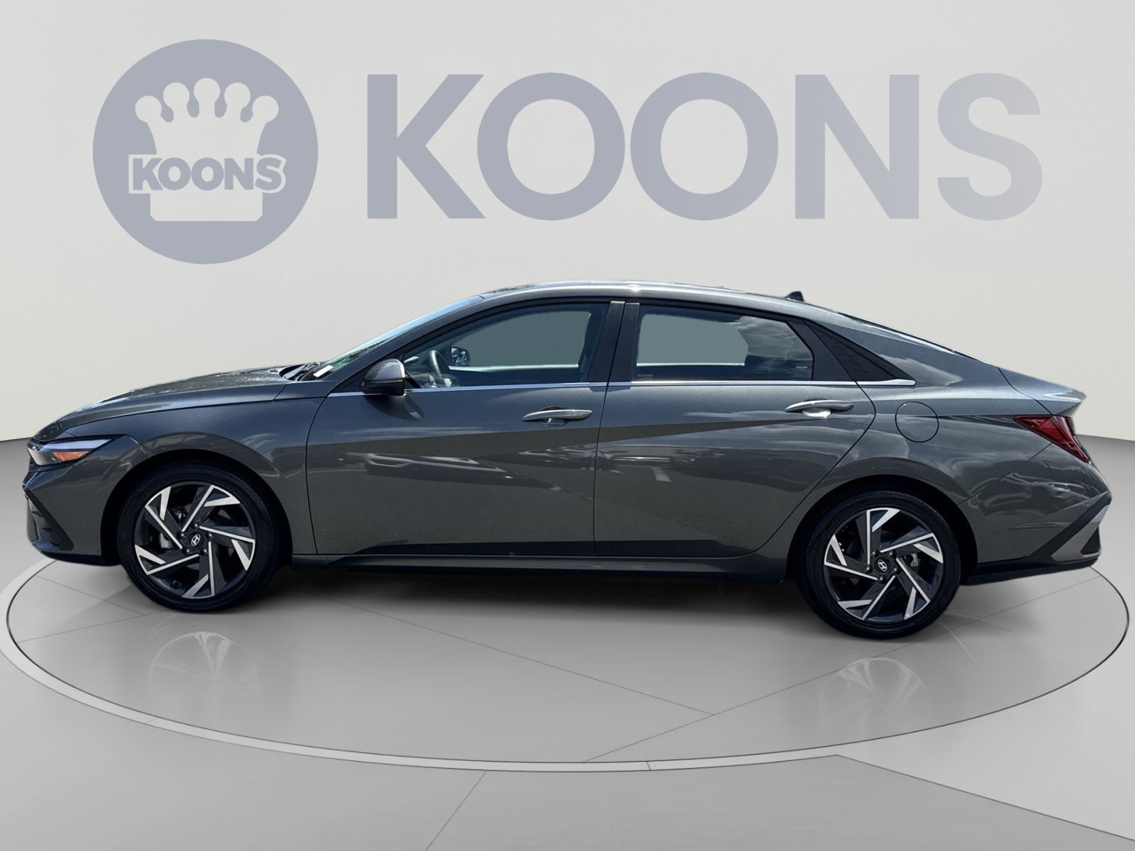 Used 2025 Hyundai Elantra Limited FWD image 2
