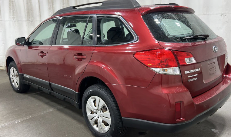 Used 2014 Subaru Outback 2.5i AWD/4WD image 2
