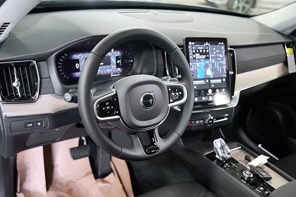 New 2026 Volvo XC90 T8 Plus w/ Protection Package image 13