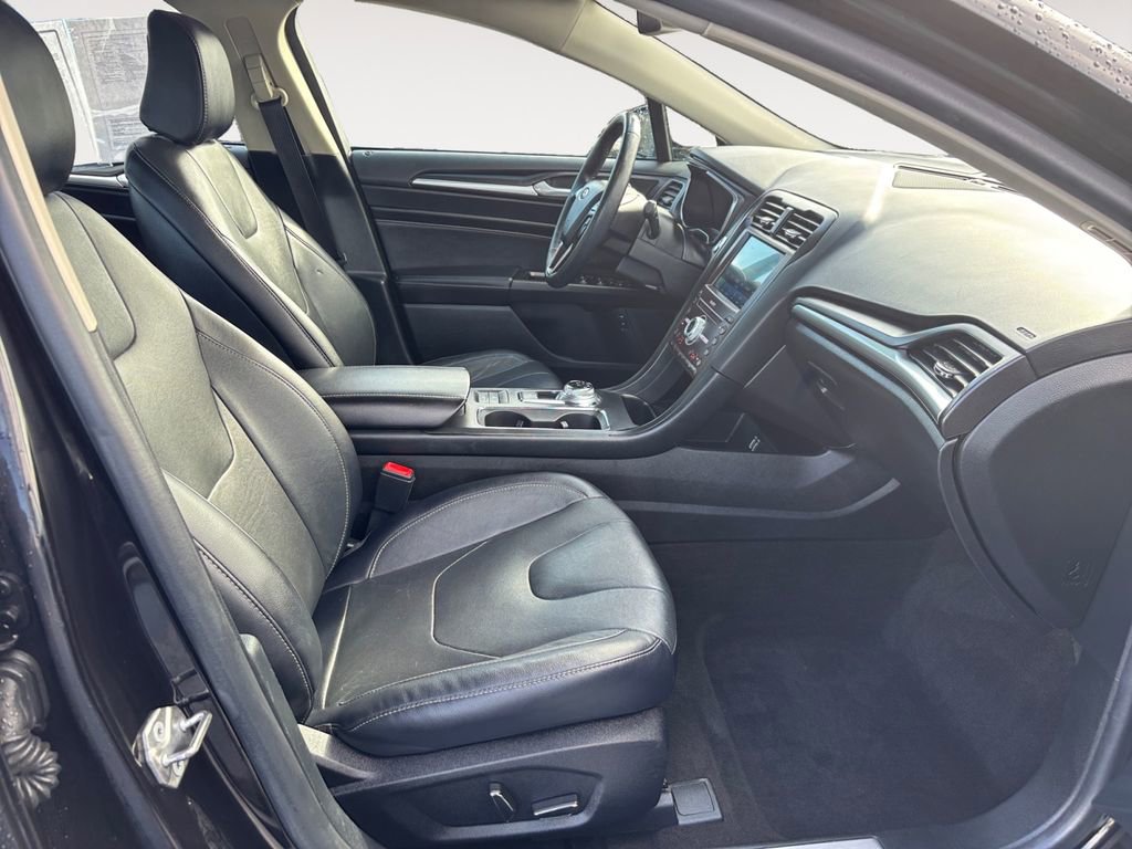 Used 2020 Ford Fusion Titanium image 10