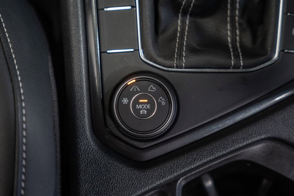 Used 2024 Volkswagen Tiguan SE R-Line image 25