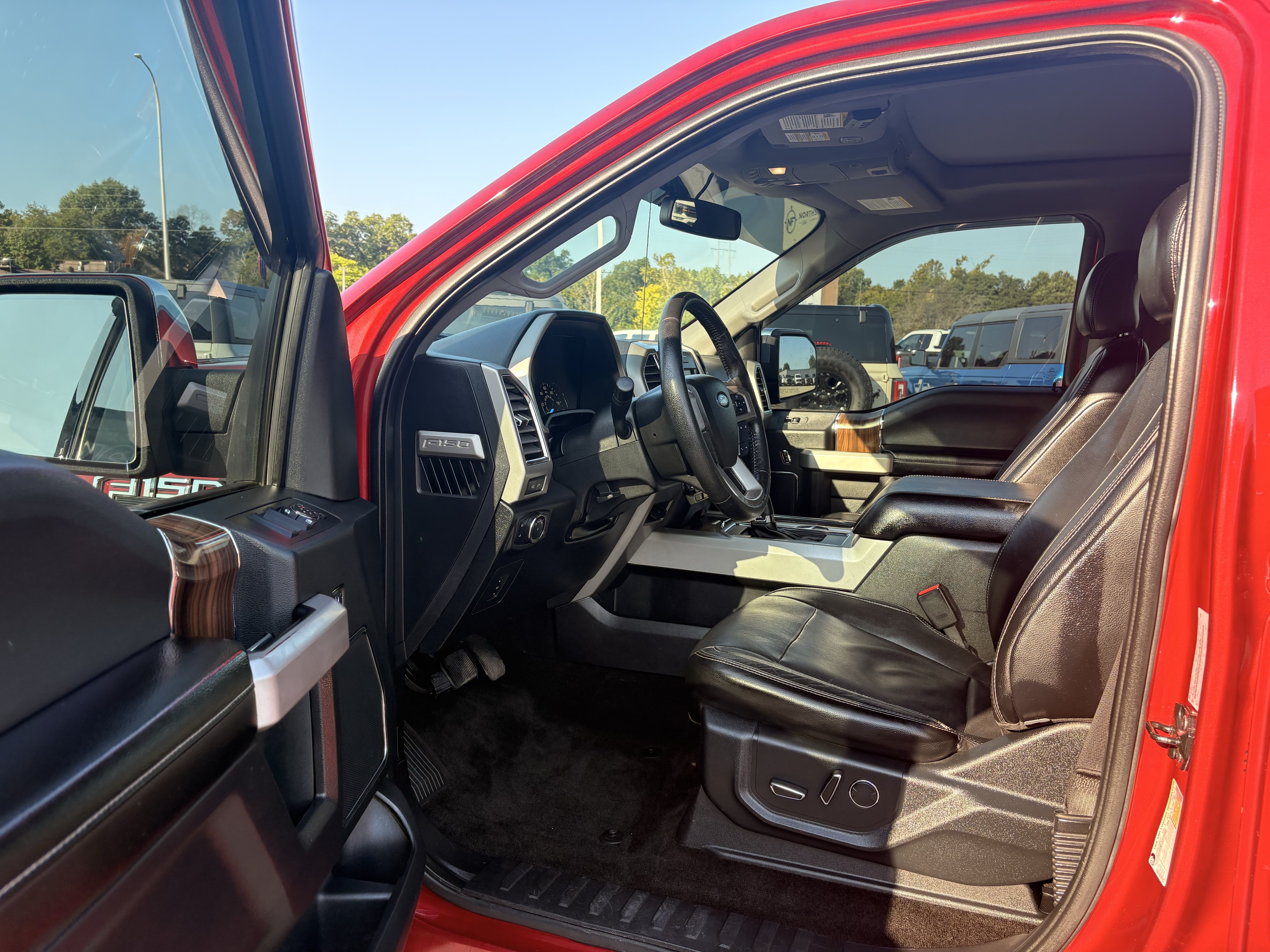 Used 2015 Ford F150 Lariat w/ Equipment Group 501A Mid AWD/4WD image 11