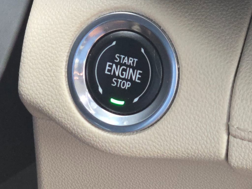 Used 2022 Buick Envision Essence w/ Technology Package I FWD image 25