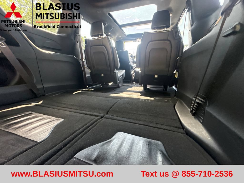 Used 2023 Chrysler Pacifica Limited w/ S Appearance Package FWD image 39