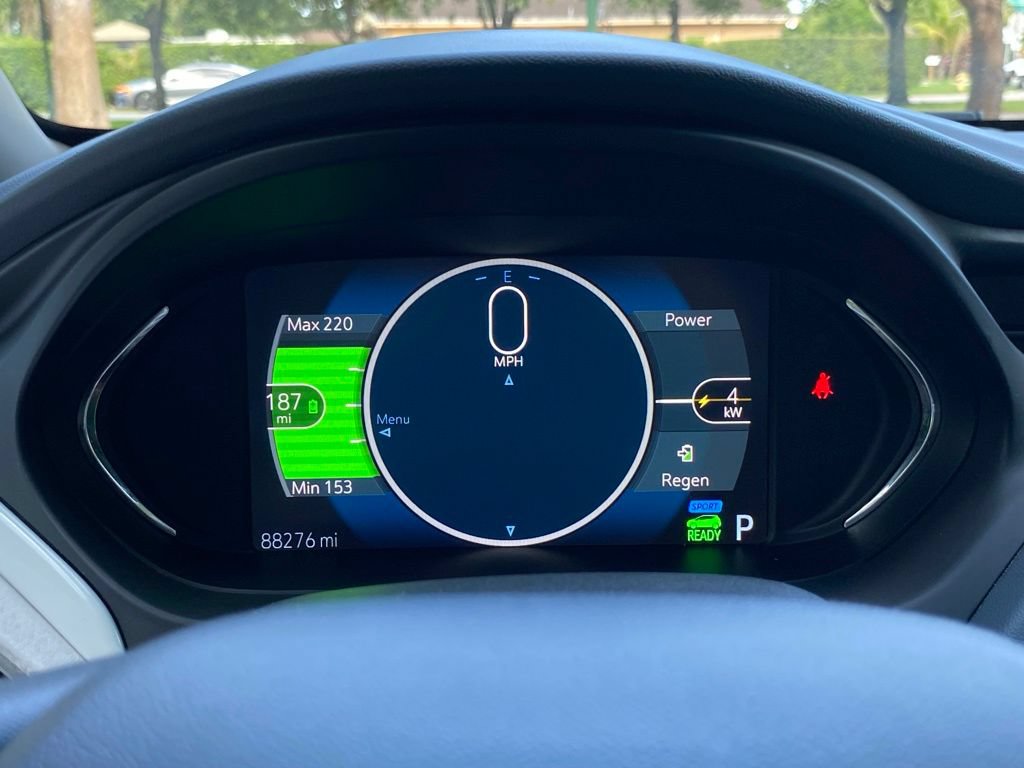 Used 2018 Chevrolet Bolt Premier w/ Driver Confidence II Package FWD image 23