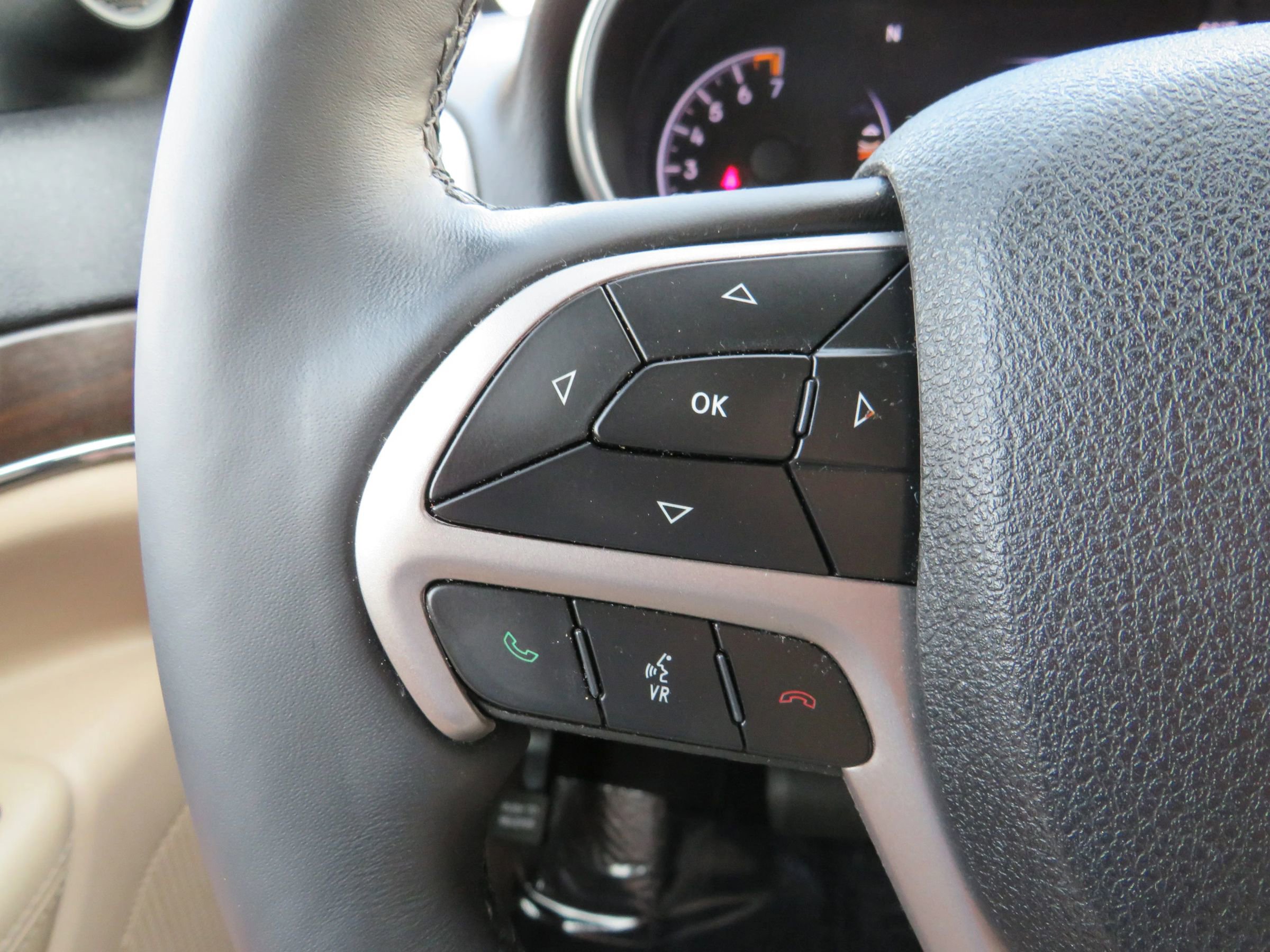 Used 2018 Jeep Grand Cherokee Limited image 16