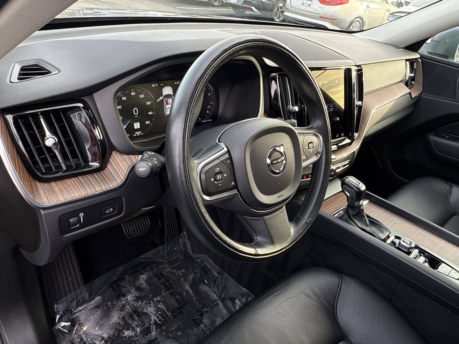 Used 2021 Volvo XC60 T5 Momentum image 16