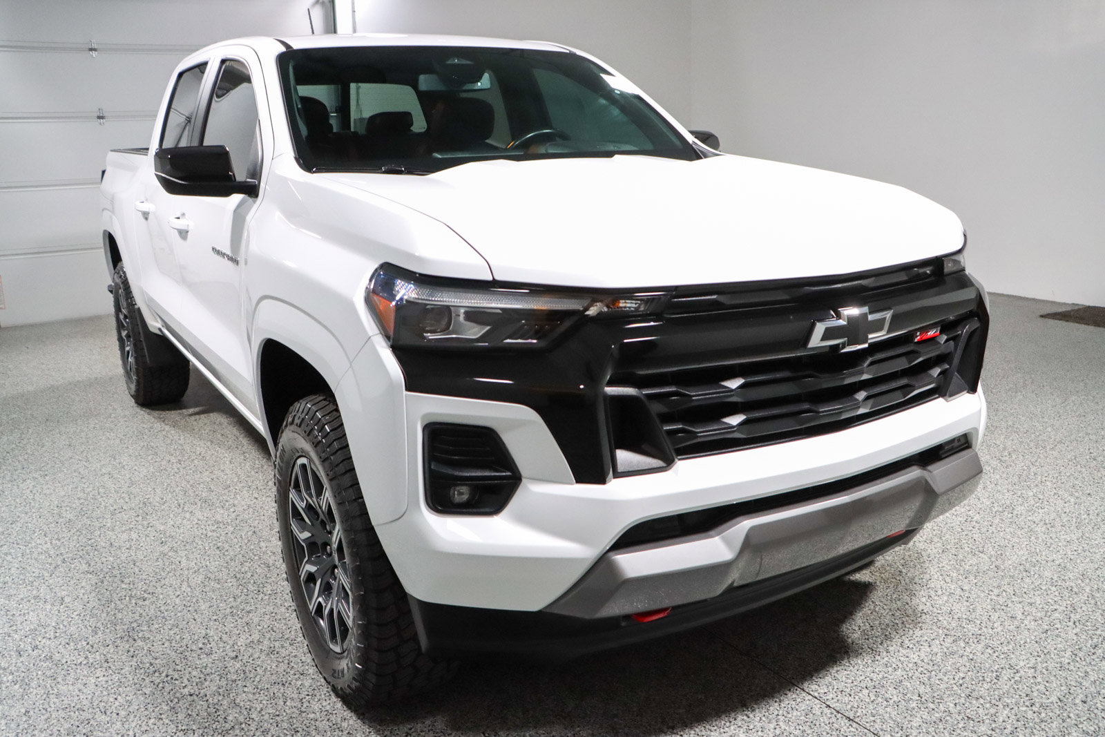 Used 2024 Chevrolet Colorado Z71 w/ Z71 Convenience Package 2 image 5