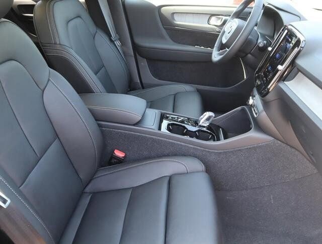 New 2024 Volvo XC40 B5 Plus w/ Climate Package image 20