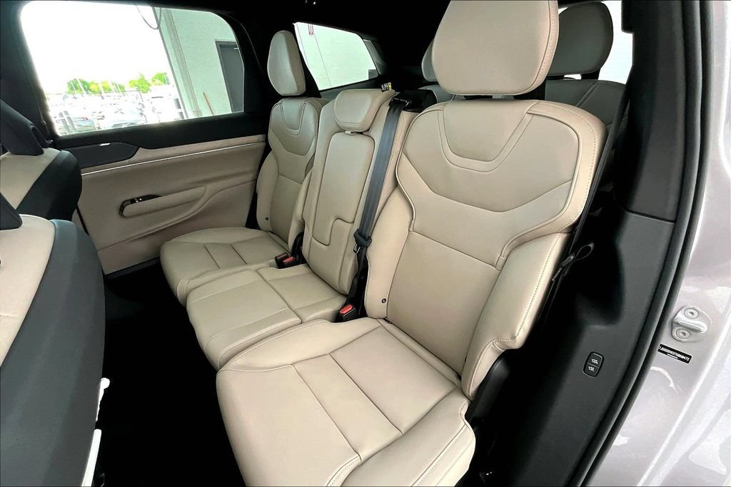 New 2026 Volvo EX90 Plus RWD image 22