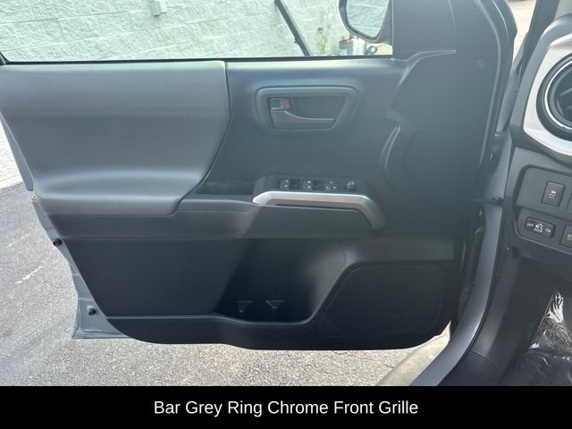 Used 2020 Toyota Tacoma SR5 AWD/4WD image 19