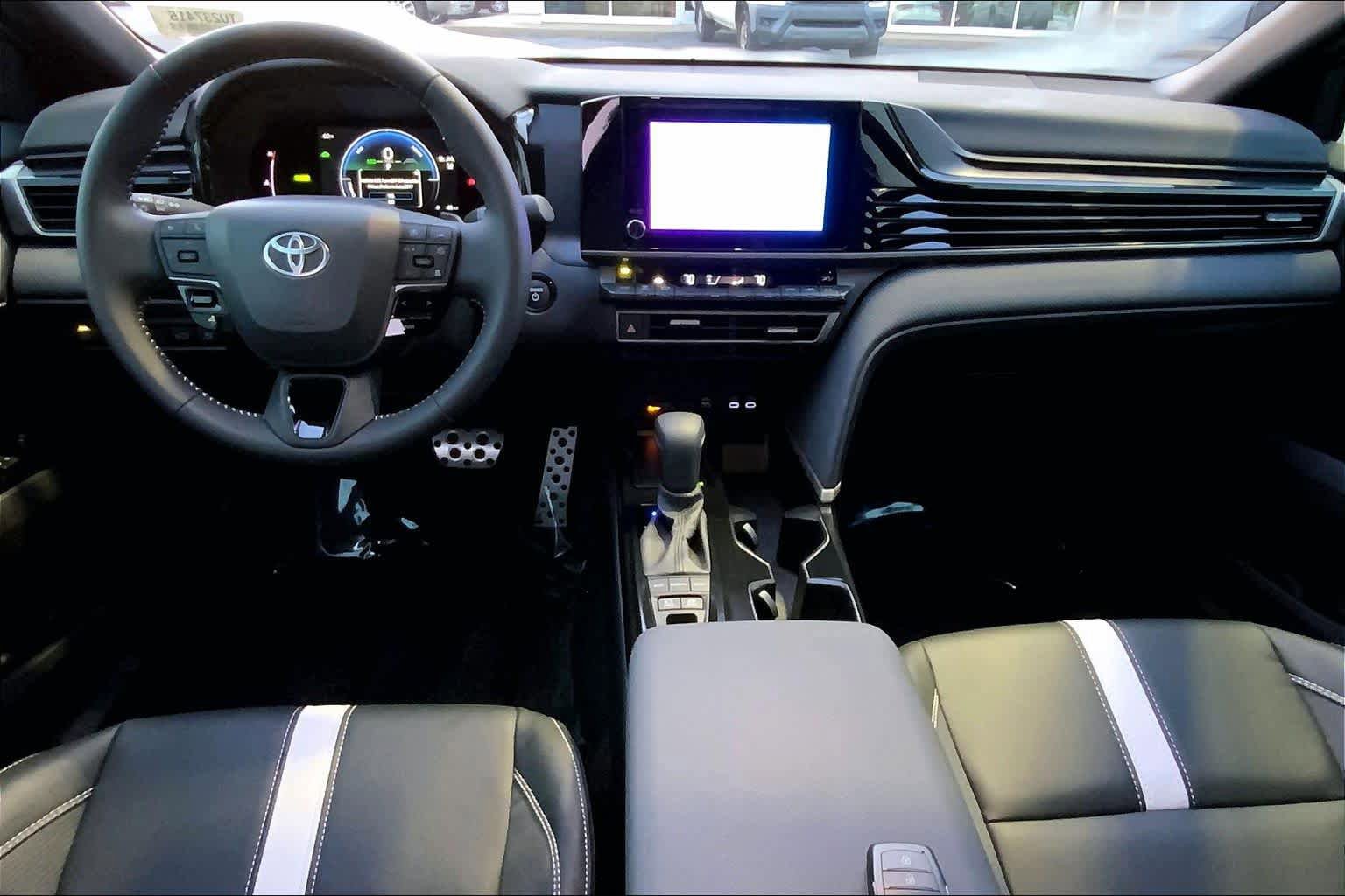 Used 2026 Toyota Camry SE FWD image 15