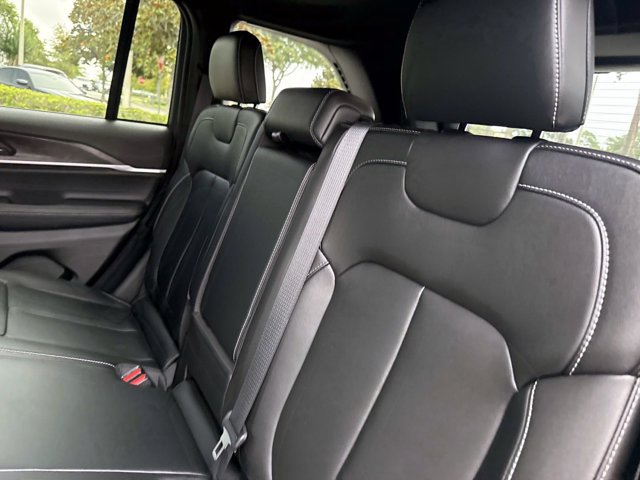 Used 2024 Jeep Grand Cherokee Limited AWD/4WD image 15