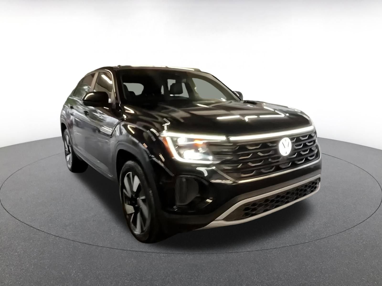 Used 2025 Volkswagen Atlas Cross Sport SE image 3