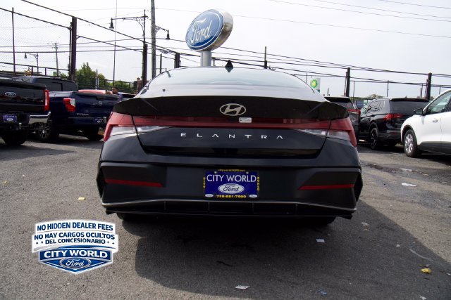 Used 2025 Hyundai Elantra SEL FWD image 4
