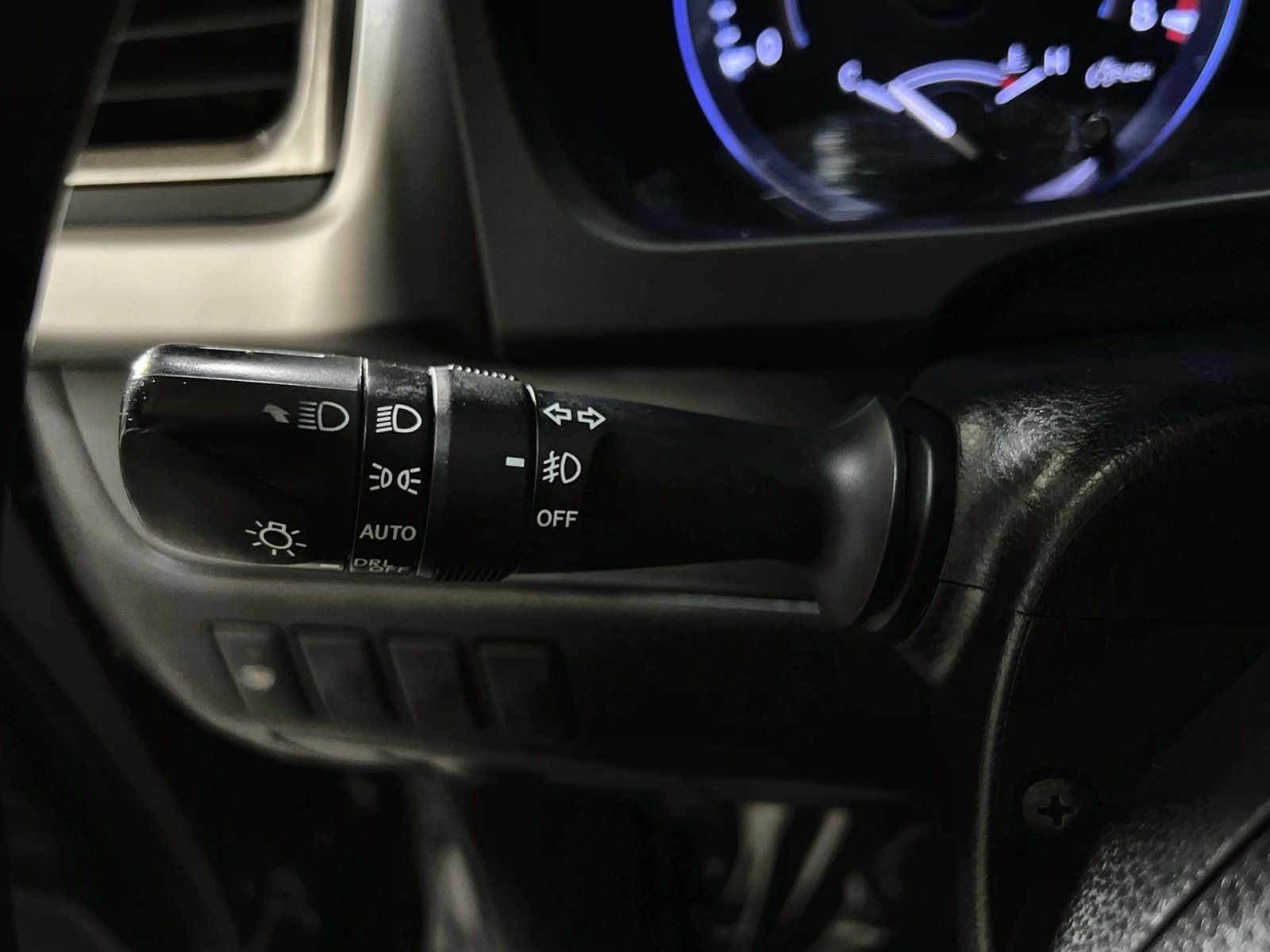 Used 2019 Toyota Highlander XLE AWD/4WD image 25