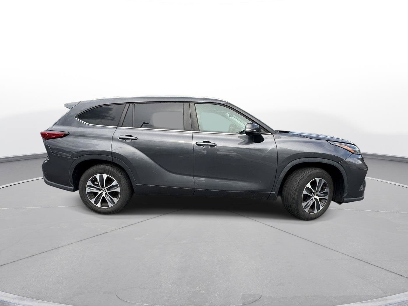 Used 2023 Toyota Highlander XLE FWD image 5