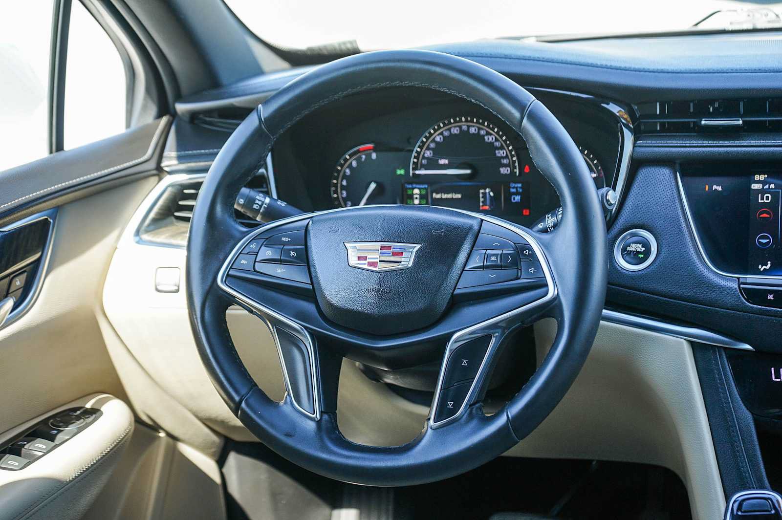 Used 2018 Cadillac XT5 FWD image 15