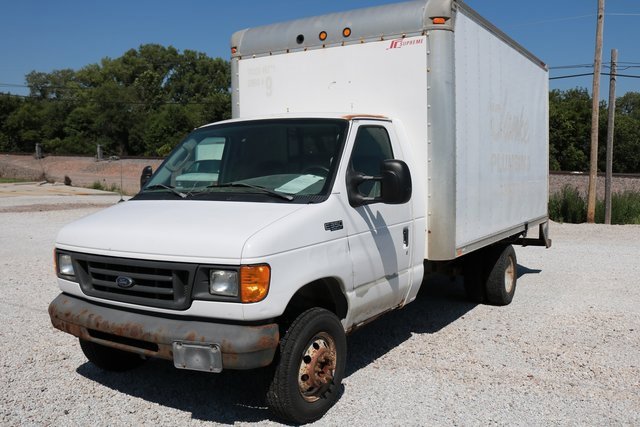 Used 2004 Ford E-350 and Econoline 350 Super Duty image 11