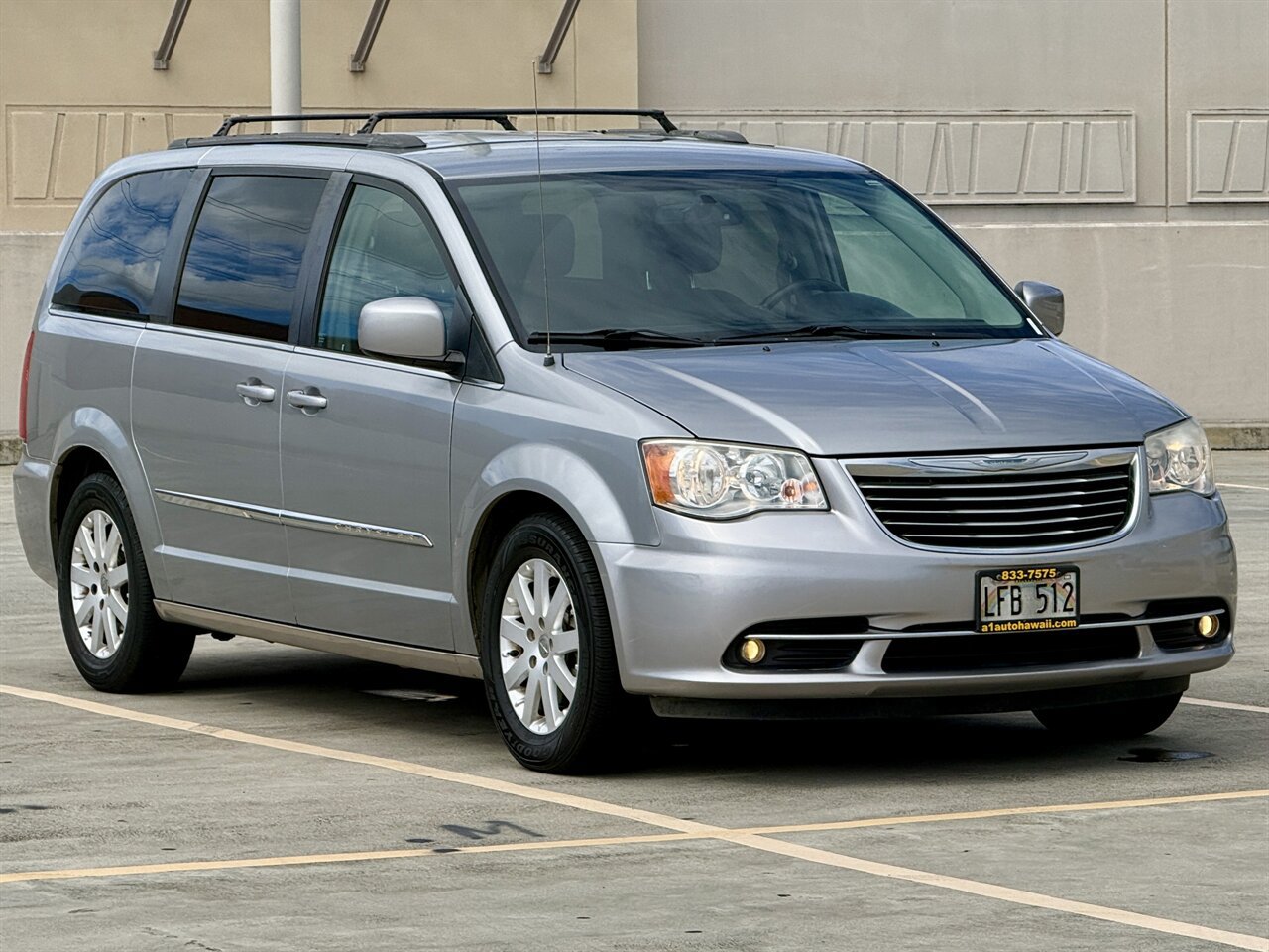 Used 2015 Chrysler Town & Country Touring FWD image 1