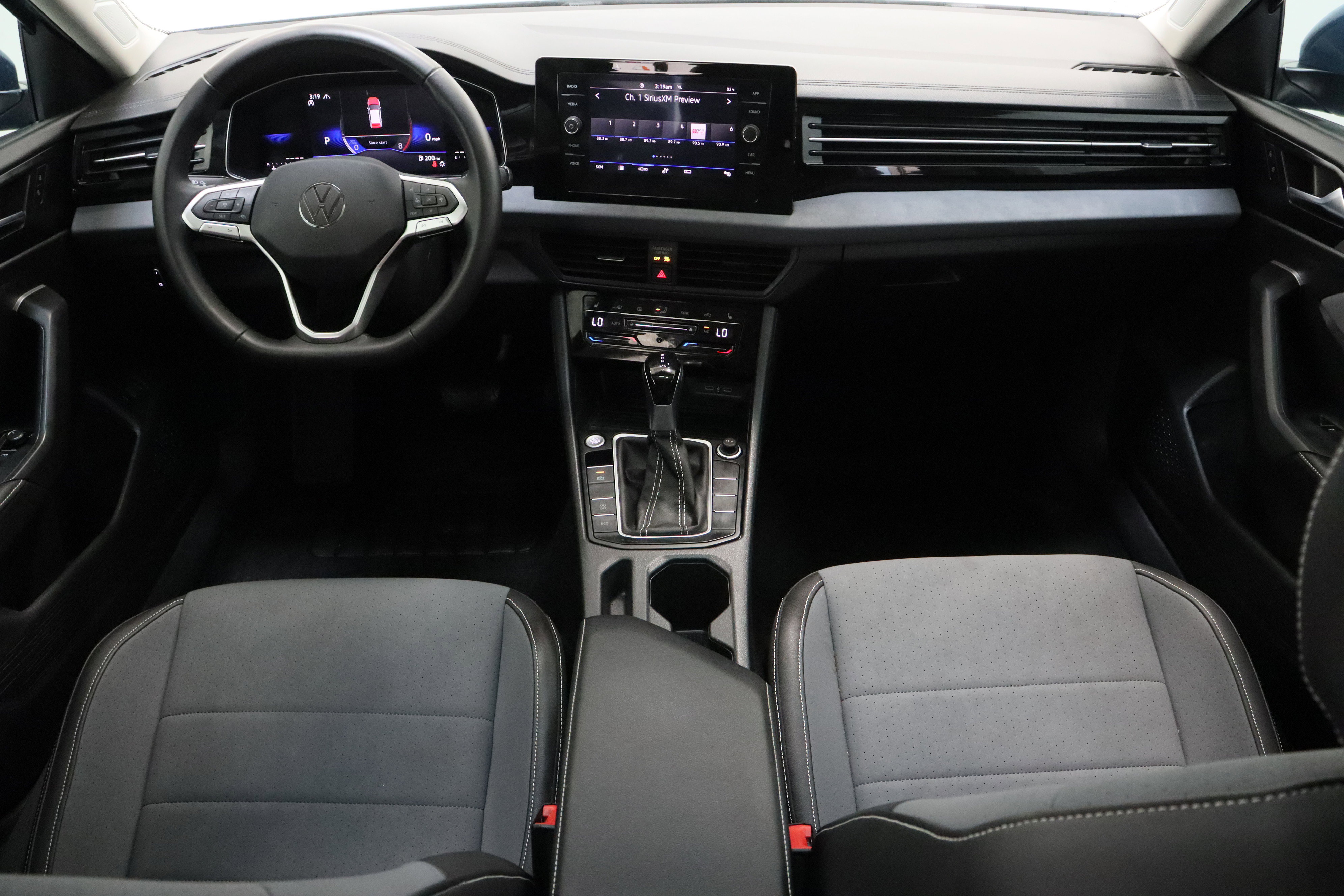 Used 2025 Volkswagen Jetta SE image 31