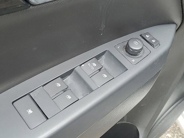 Used 2013 Chevrolet Captiva Sport LT w/ Convenience Package FWD image 19