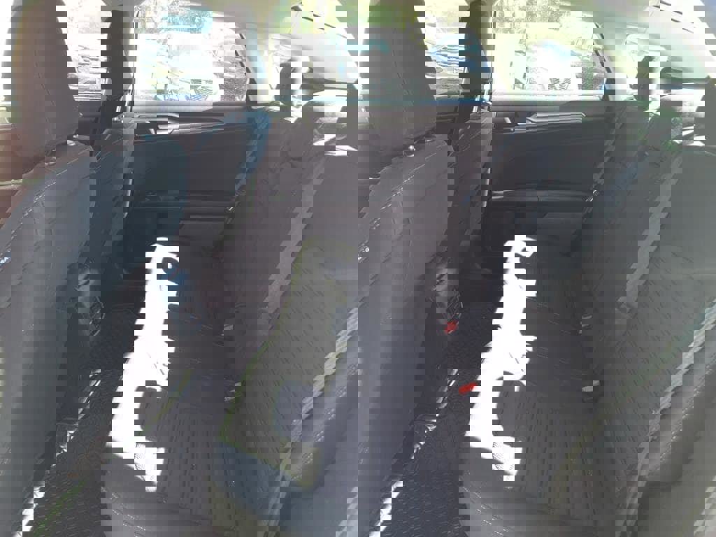 Used 2020 Ford Fusion SE image 11