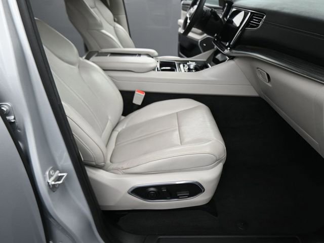 Used 2023 Jeep Wagoneer L Series III w/ Preferred Equipment Group image 22