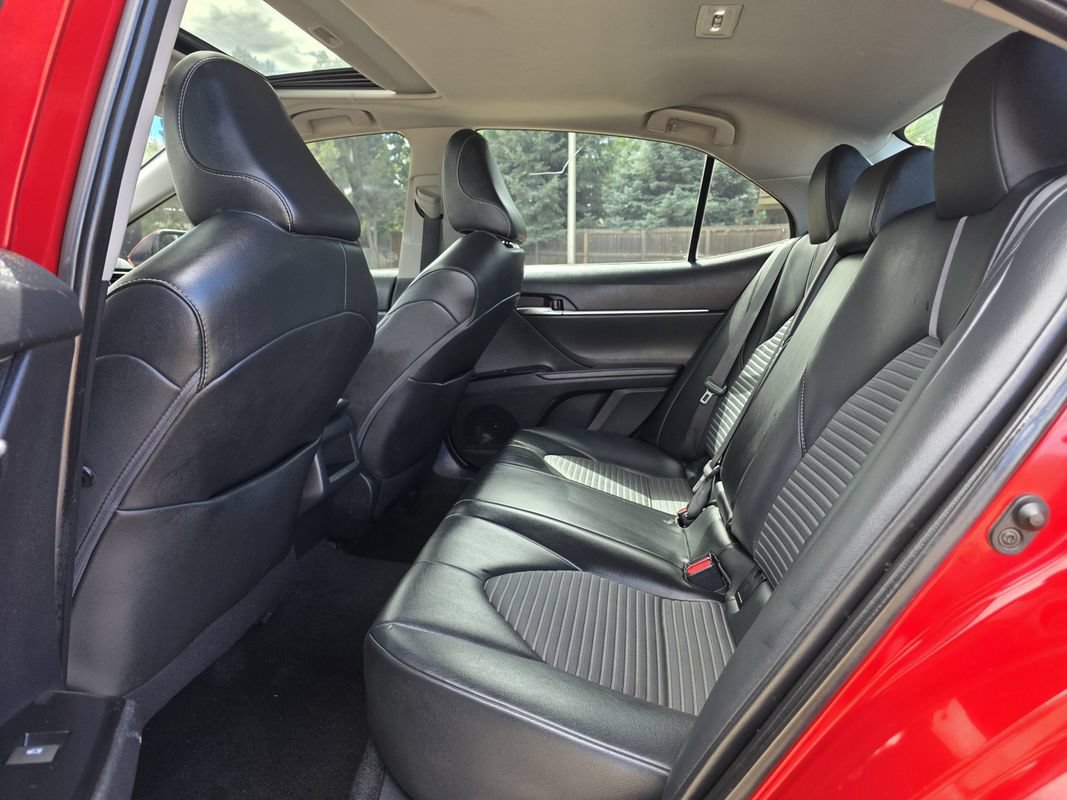 Used 2020 Toyota Camry SE FWD image 17