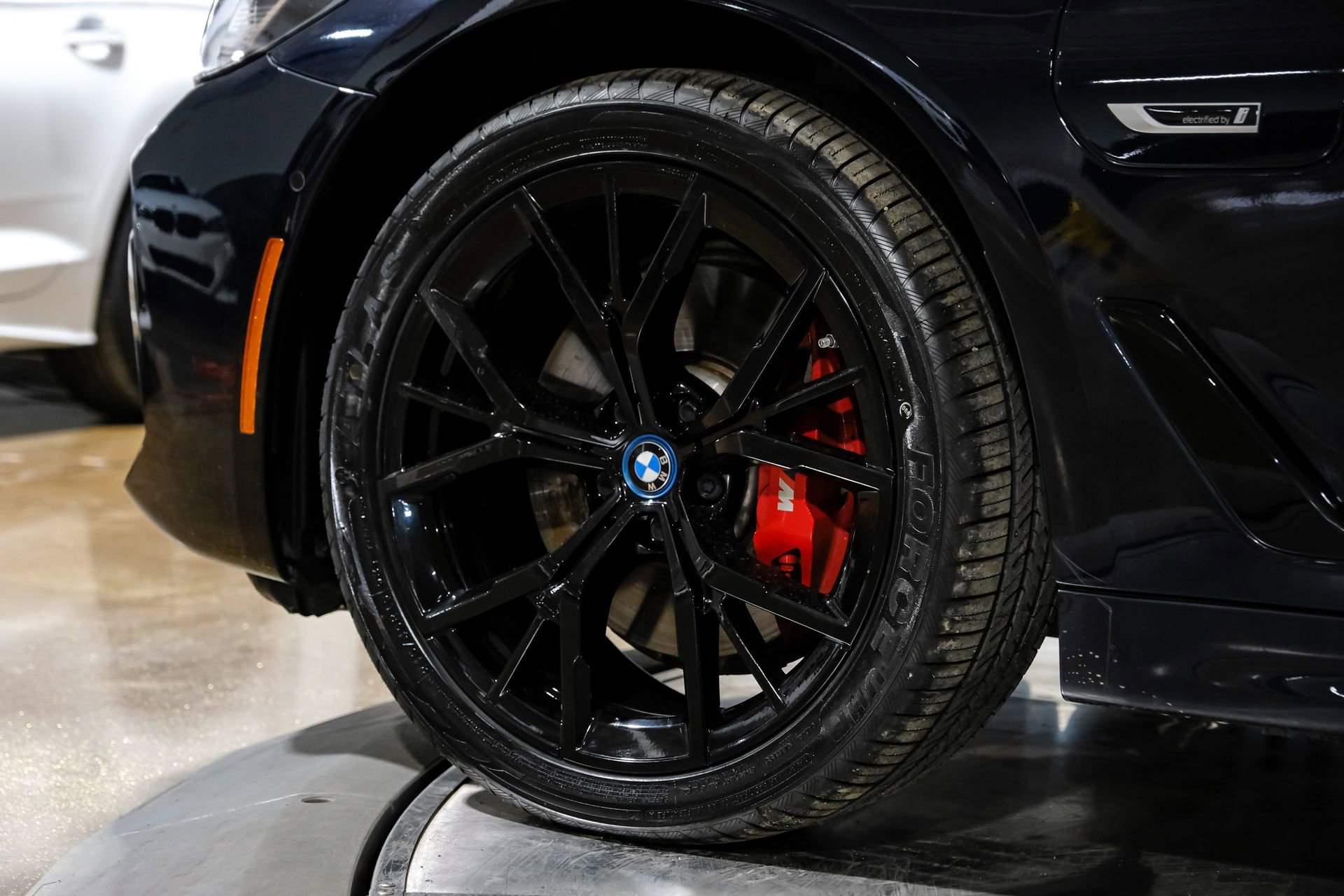 Used 2023 BMW 530e w/ M Sport Package image 56