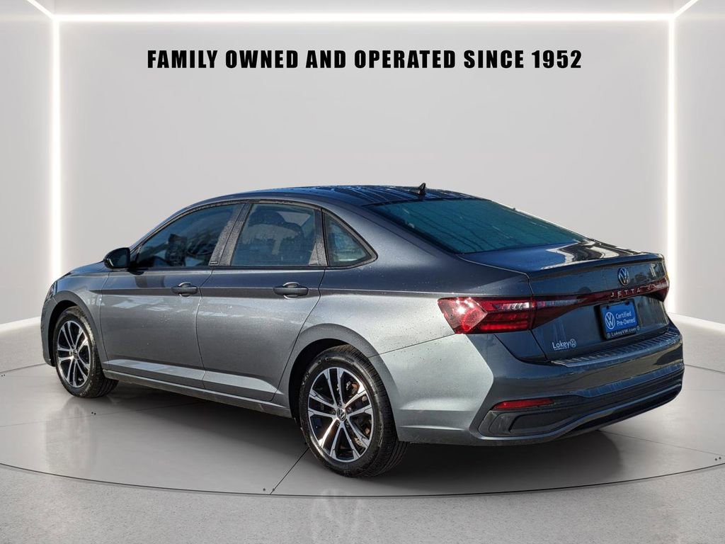Certified 2025 Volkswagen Jetta Sport image 4