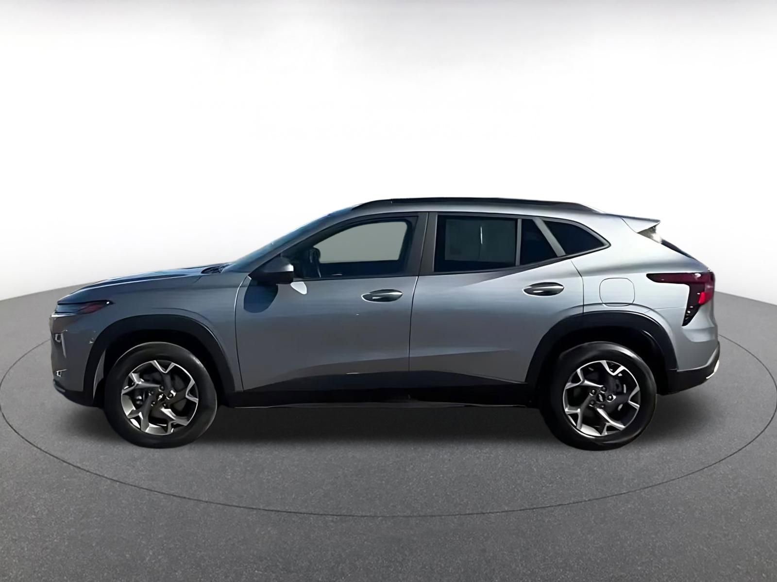 Used 2025 Chevrolet Trax LT w/ LT Convenience Package FWD image 9
