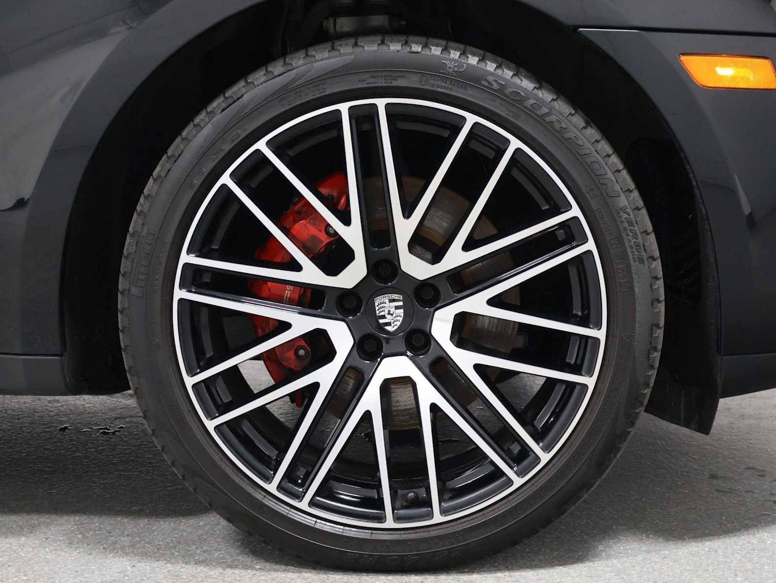 Certified 2023 Porsche Macan S AWD/4WD image 12