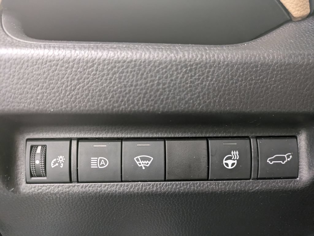 Used 2020 Toyota RAV4 XLE w/ Convenience Package AWD/4WD image 21