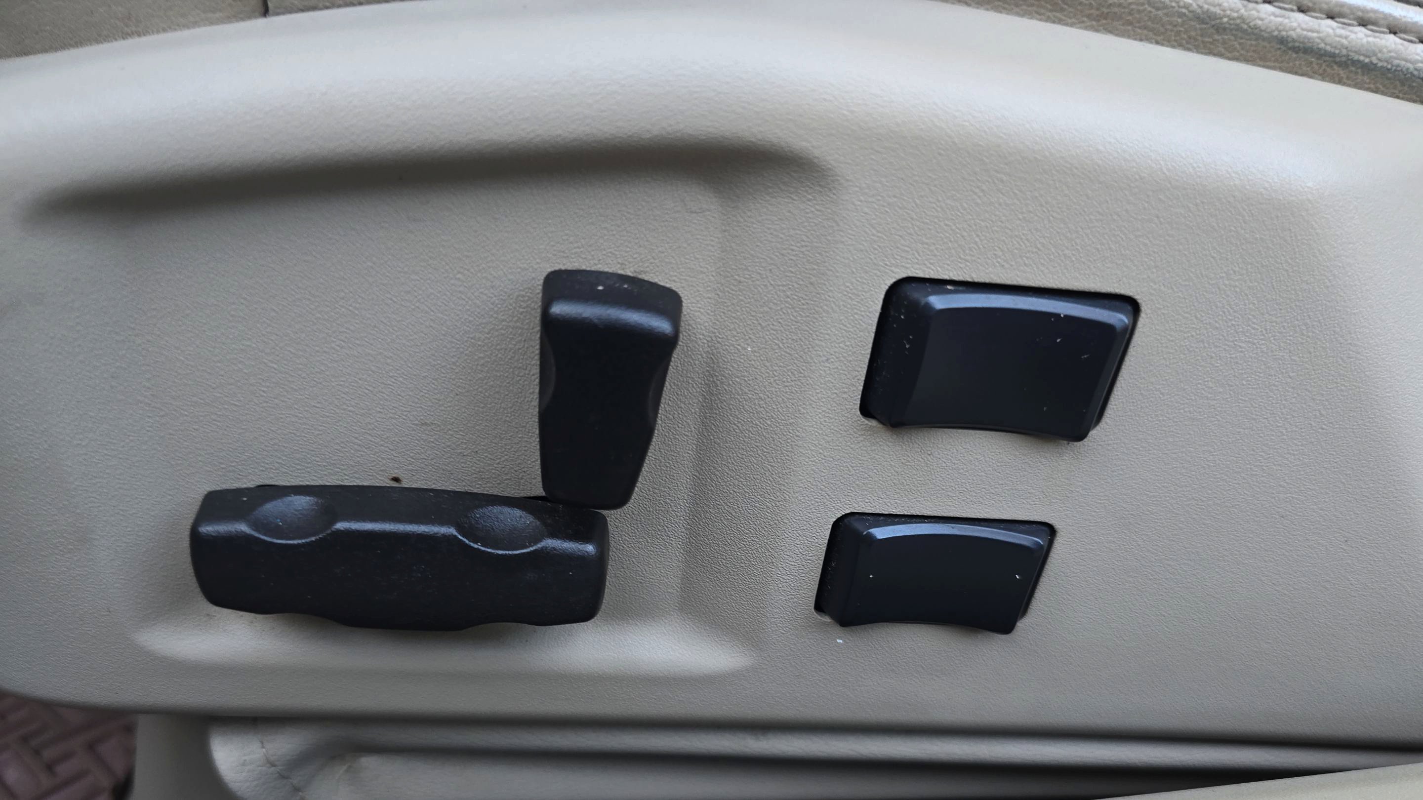 Used 2004 Cadillac XLR image 79