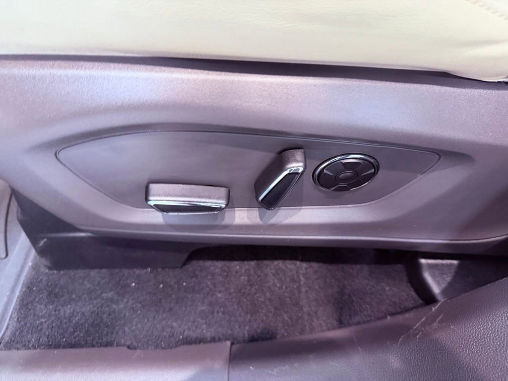 Used 2020 Ford Explorer Platinum w/ Premium Technology Package image 25