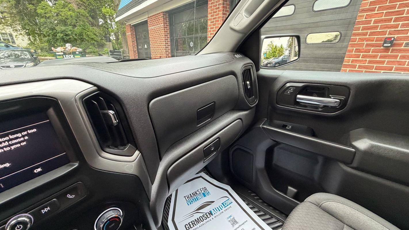 Used 2024 Chevrolet Silverado 1500 Custom Trail Boss w/ LPO, Dark Essentials Package AWD/4WD image 14