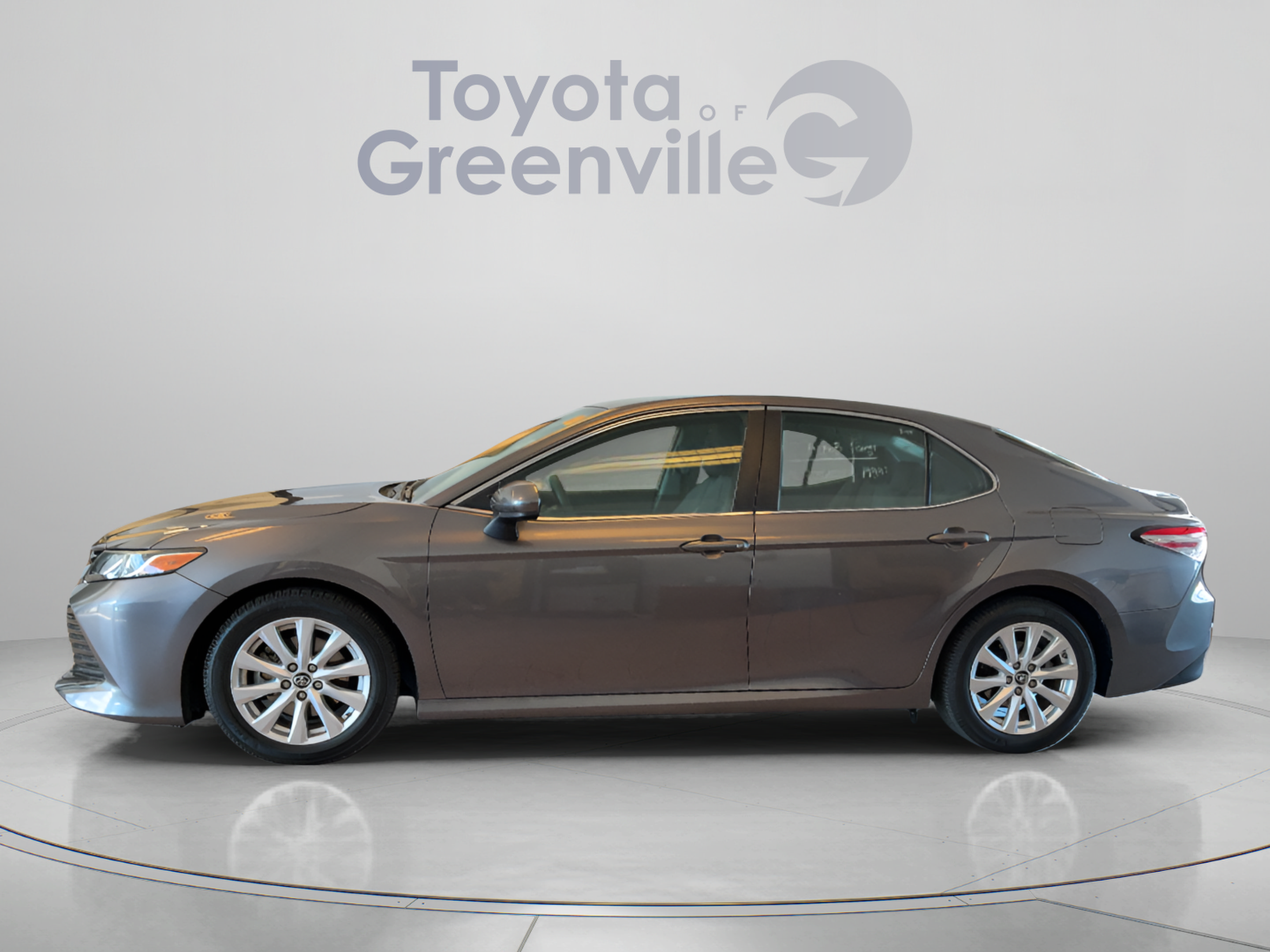 Used 2019 Toyota Camry LE FWD image 2