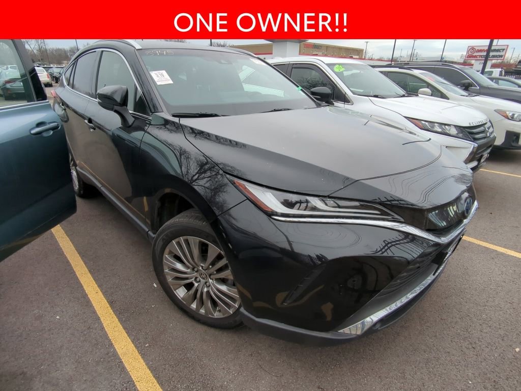 Used 2022 Toyota Venza XLE image 3