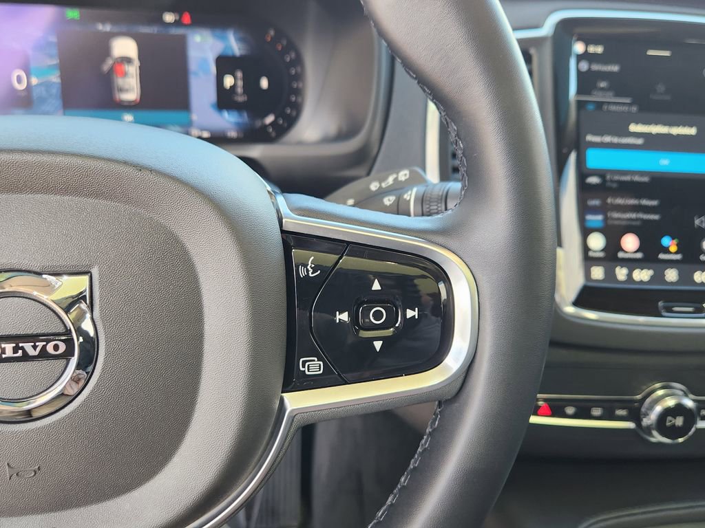 Used 2023 Volvo XC90 B5 Core w/ Protection Package Premier image 17